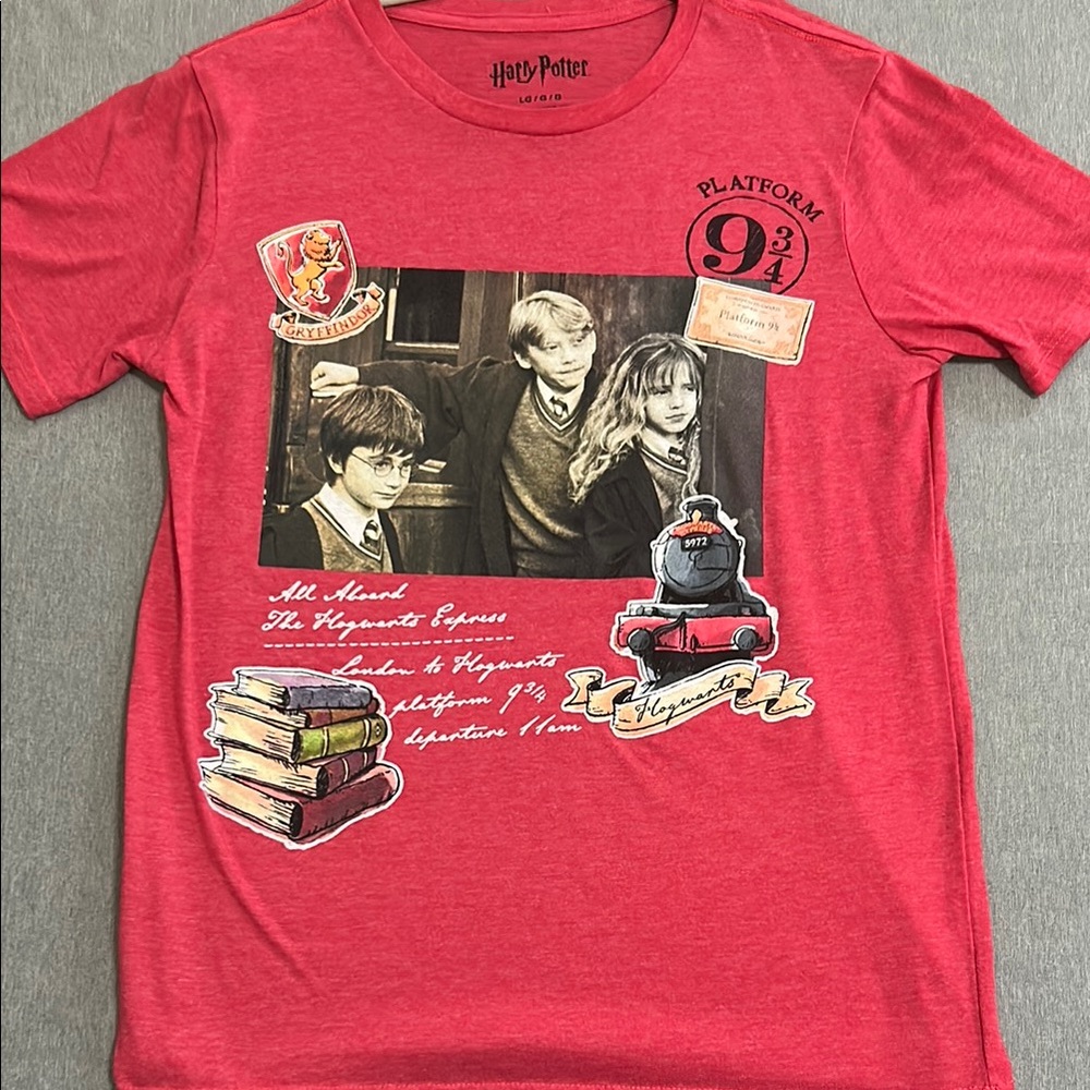Warner Bros Red Short Sleeve Tee with Graphic Design